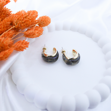 Gold Detaylı Kemik Küpe