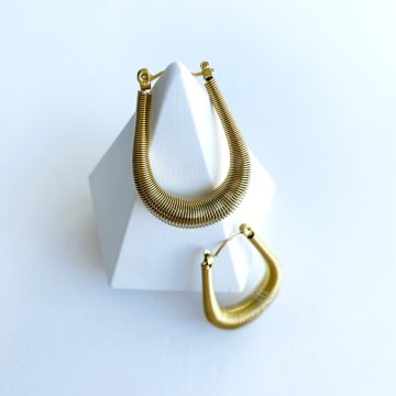 Sık Yaylı Çelik Gold Küpe - Görsel 3